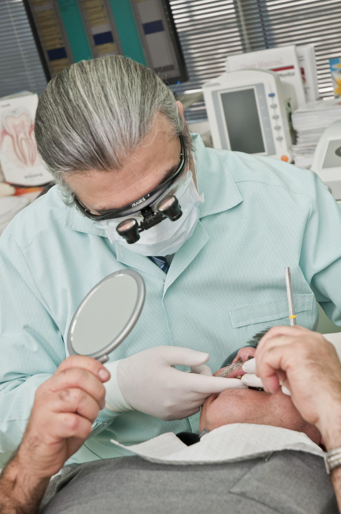 Kiedy należy skorzystać z protez zębowych?