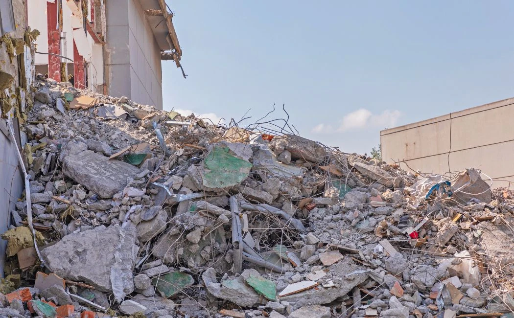 Oszczędzaj czas i pieniądze – skorzystaj z odbioru odpadów budowlanych w Warszawie