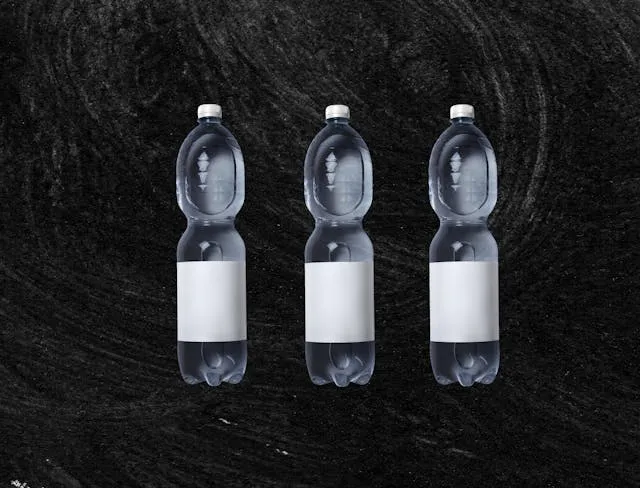 Jakie korzyści daje firmie woda w butelkach 0,5 l i 1,5 l w porównaniu do dystrybutorów?