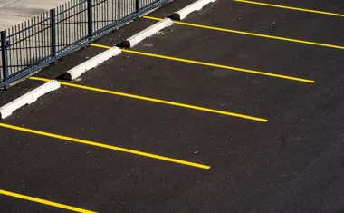 Łomża wraca do płatnego parkowania. Nowe rozwiązanie czy problem dla mieszkańców?