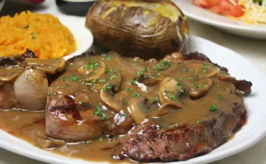 Bitki wołowe w sosie własnym  klasyczne danie z Łomży do klusek łomżyńskich