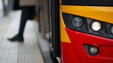 Jeden przycisk i spokojne wysiadanie. MPK Łomża przypomina o bezpieczeństwie