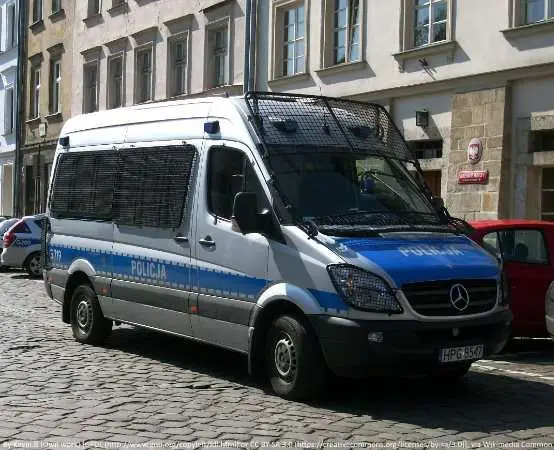 Kierowca z Ostrołęki złapany w Łomży za jazdę mimo sądowego zakazu