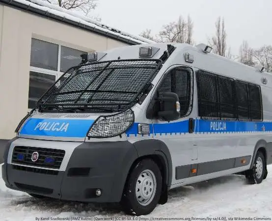 Kierowca bez uprawnień zatrzymany za brak pasów bezpieczeństwa w Łomży