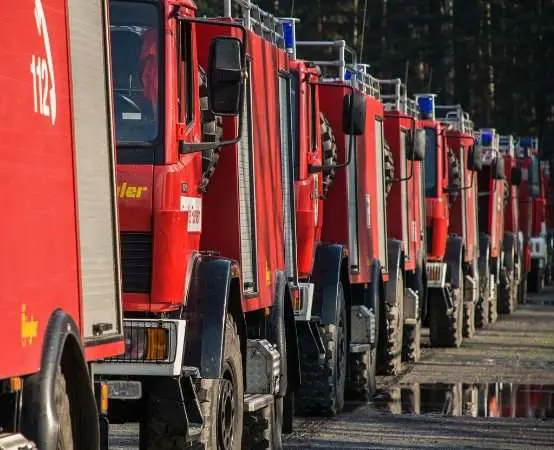 Zamontuj czujkę z pomocą strażaka odkryj proste wskazówki!