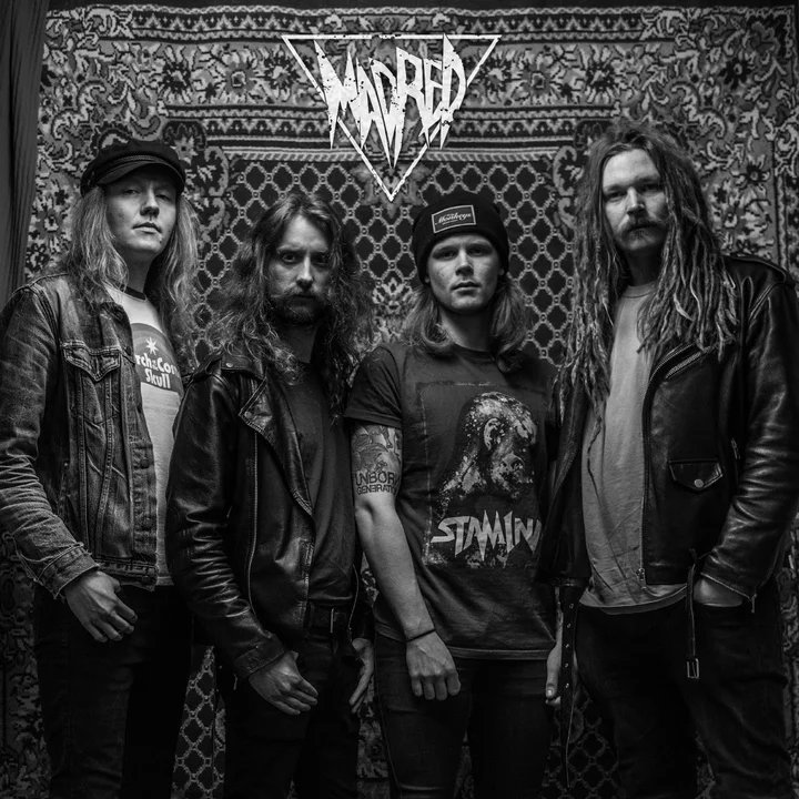 Obrazek przedstawia grafikę promocyjną wydarzenia Fiński thrash metal: Madred w Pubie „Pod Ratuszem” w Łomży