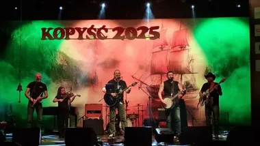 Grafika promocyjna wydarzenia Kill Water na żywo w Piwiarni Warka w Łomży – szanty, które rozkręcą czwartkowy wieczór