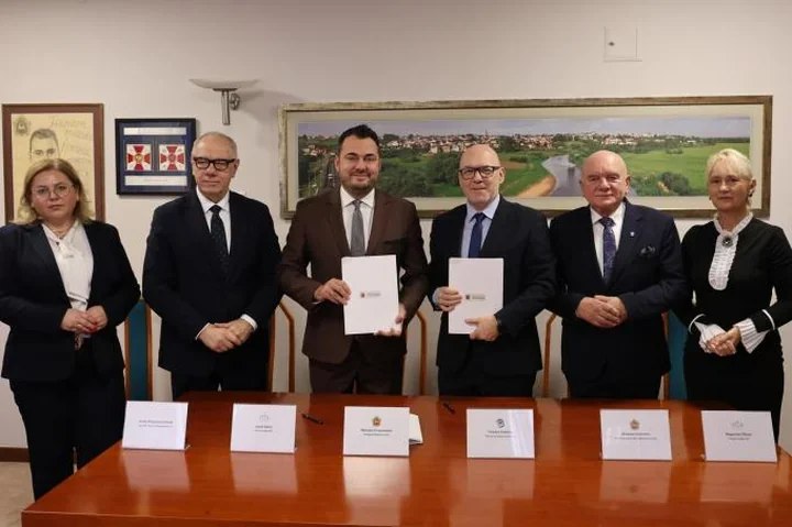 Przy SP 9 powstanie pełnowymiarowe boisko. Wykonawca ma 18 miesięcy