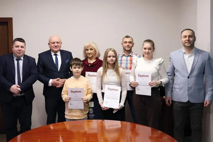 Spojrzenie na Łomżę po zmroku – laureaci konkursu świątecznych zdjęć