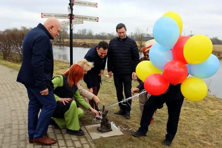 Małe jelenie z brązu wyznaczają w Łomży nowy szlak spacerów
