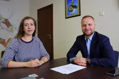 Nadnarwiańskie bulwary będą dostępniejsze. Plaża z matą dla wózków