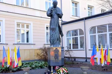 Łomża wraca do Jana Pawła II przy pomniku i słowach o świętości