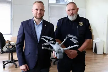 Dron za 48,8 tys. zł trafił do Straży Miejskiej w Łomży