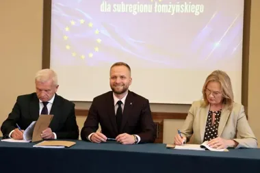 Prawie 13 mln zł na trzy inwestycje w Łomży. Pieniądze pójdą na szkołę, energię i park