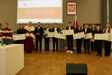 10 studentów Akademii Łomżyńskiej otrzyma po 5 tys. zł stypendium