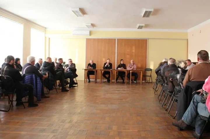 Kłopot z miejscami przy Kazańskiej – mieszkańcy i miasto szukają wyjścia