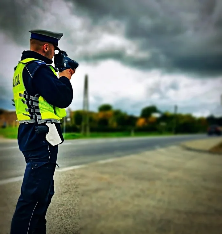 Dwa prawa jazdy zatrzymane. Kierowcy jechali nawet 68 km/h za szybko