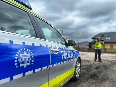 20-latek pędził 124 km/h. Kontrola w gminie Miastkowo zakończyła się utratą prawa jazdy