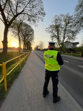 Ładowarką teleskopową uderzył w barierki. Miał ponad 1,6 promila