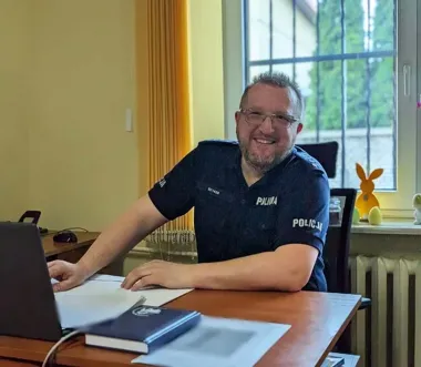 38-latek wyszedł z domu bez butów. Policjanci znaleźli go nad rzeką