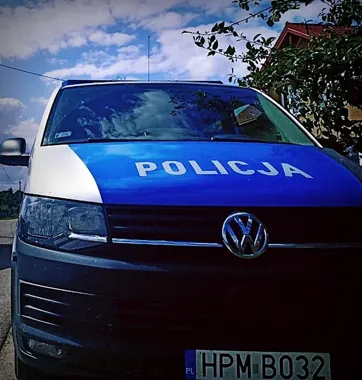 71-latek dobijał się do drzwi sąsiadki, potem zaatakował słownie policjantów