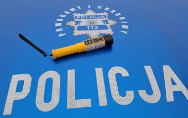 2,5 promila, zakaz i kolizja w Rydzewie - kierowca Iveco trafił przed sąd