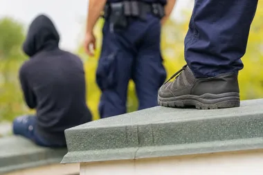 Groził sąsiadom, potem policjantom. Śledczy chcą aresztu w Łomży