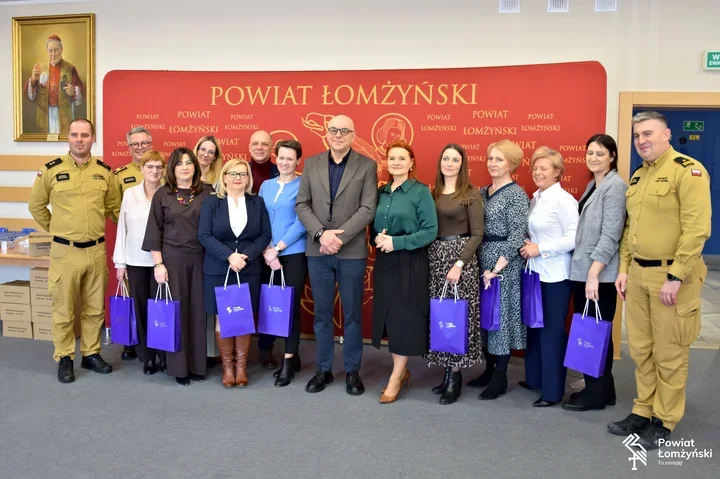 211 czujek dymu i czadu trafi do najbardziej potrzebujących w powiecie łomżyńskim