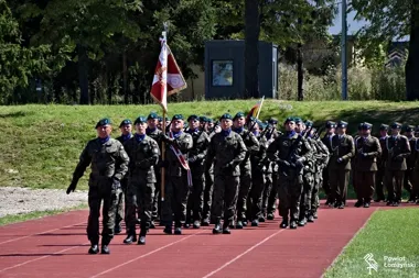 Święto pułkowe w Łomży. Awanse i odznaczenia dla żołnierzy