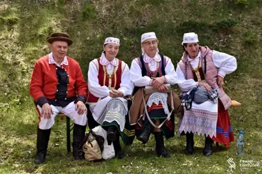 245 osób na scenie w Dobrym Lesie. Kurpiowska tradycja wciąż ma siłę