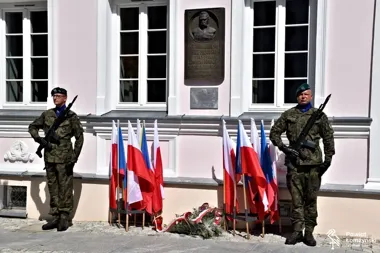 Pamięć o obrońcach Ojczyzny połączyła samorządowców, wojsko i kombatantów