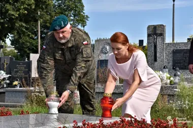 Na najstarszym cmentarzu w Łomży zapłonęły światła pamięci