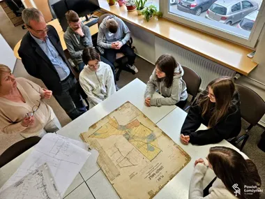 Ósmoklasiści z Nadborów zobaczyli, jak urząd działa zanim sprawa trafi na biurko