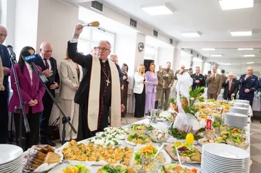 Wielkanocne spotkanie w łomżyńskim szpitalu zamieniło salę w chwilę wytchnienia