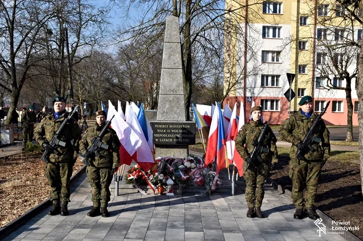 Łomża pamięta Żołnierzy Wyklętych – uroczystości przy pomniku i msza