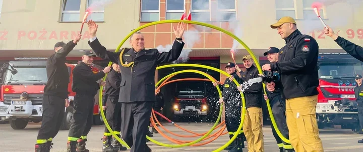 Dwa mundury odłożone na zawsze - wzruszające pożegnanie łomżyńskich strażaków